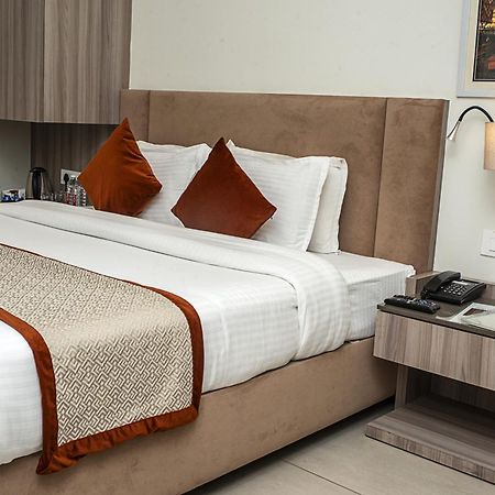 Hotel The Royal Vista Varanasi Luaran gambar