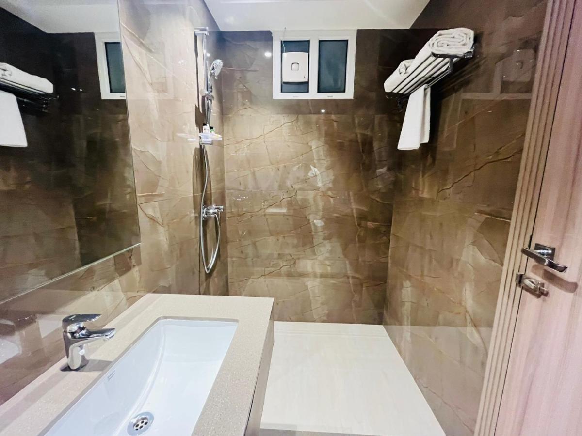 Hotel The Royal Vista Varanasi Luaran gambar