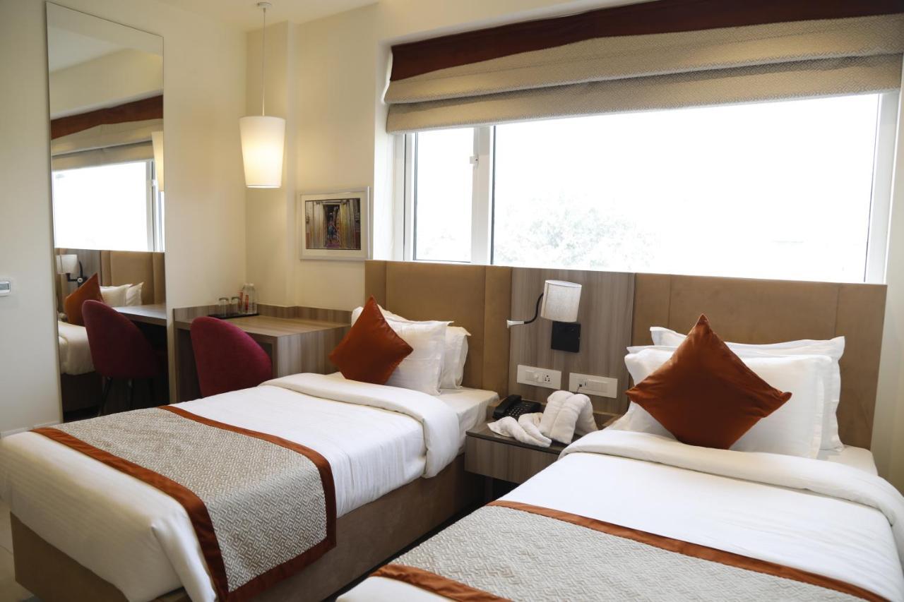 Hotel The Royal Vista Varanasi Luaran gambar