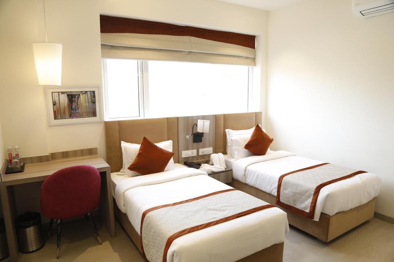 Hotel The Royal Vista Varanasi Luaran gambar