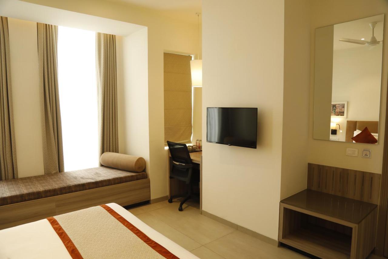 Hotel The Royal Vista Varanasi Luaran gambar