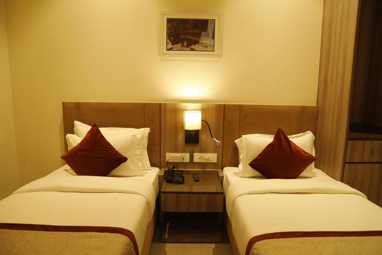 Hotel The Royal Vista Varanasi Luaran gambar