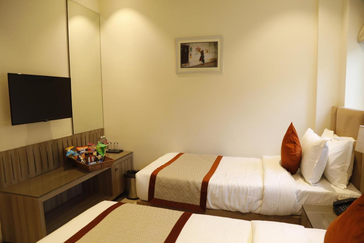 Hotel The Royal Vista Varanasi Luaran gambar