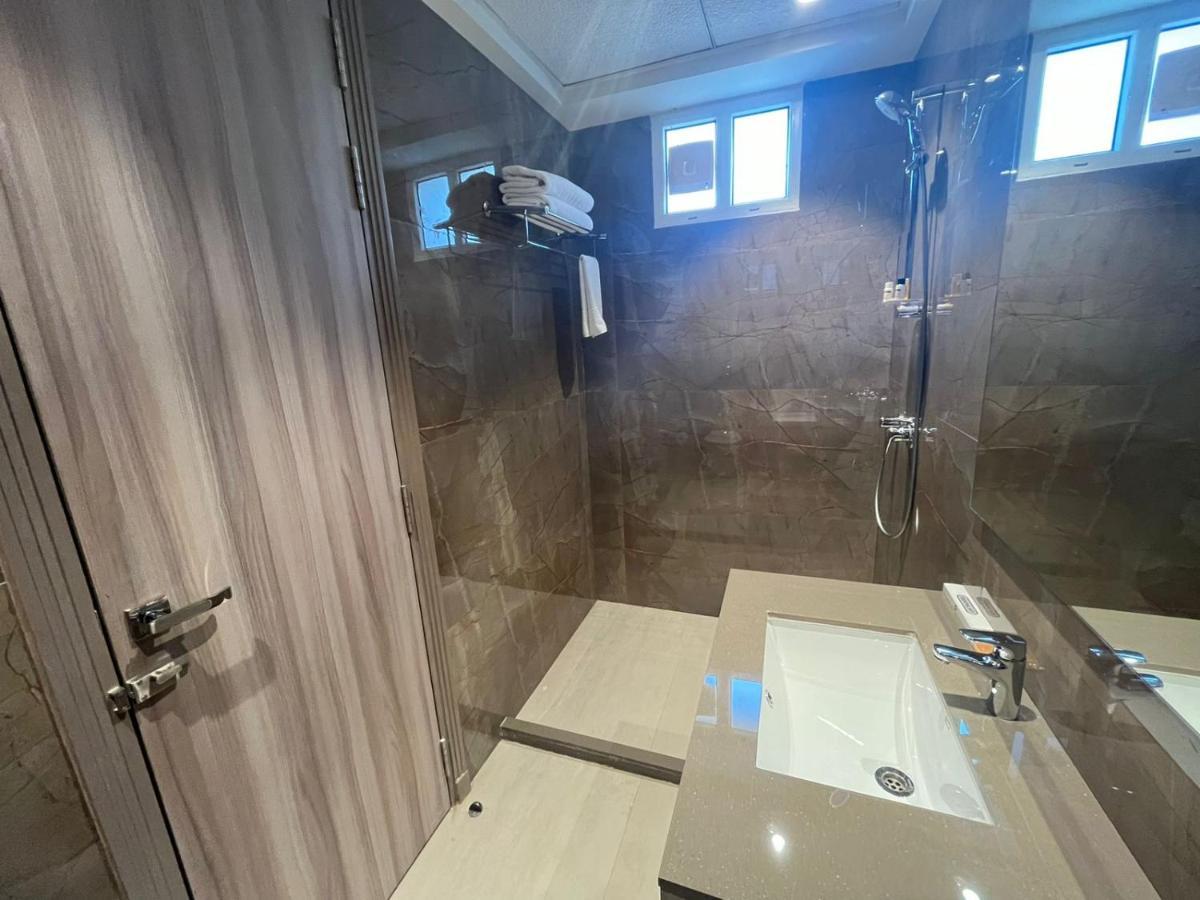 Hotel The Royal Vista Varanasi Luaran gambar