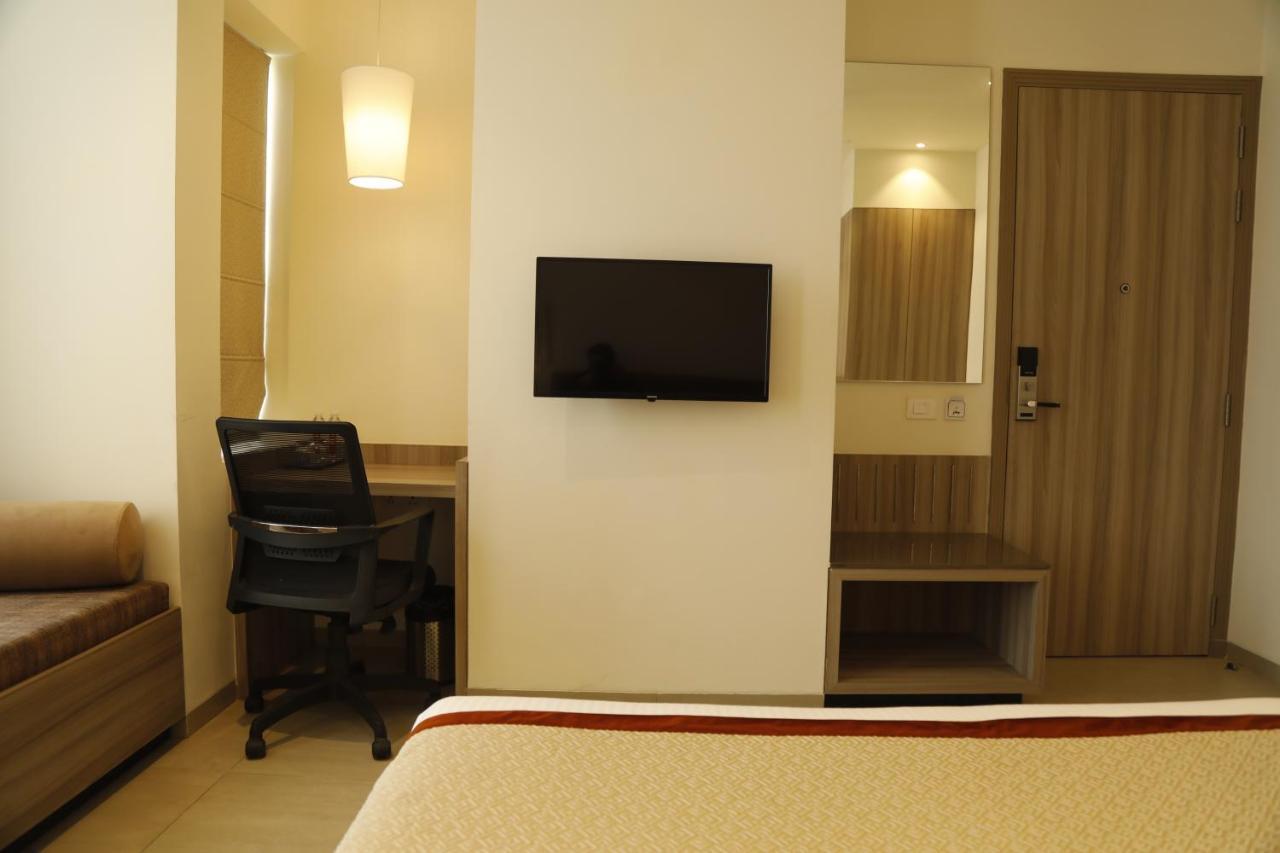 Hotel The Royal Vista Varanasi Luaran gambar