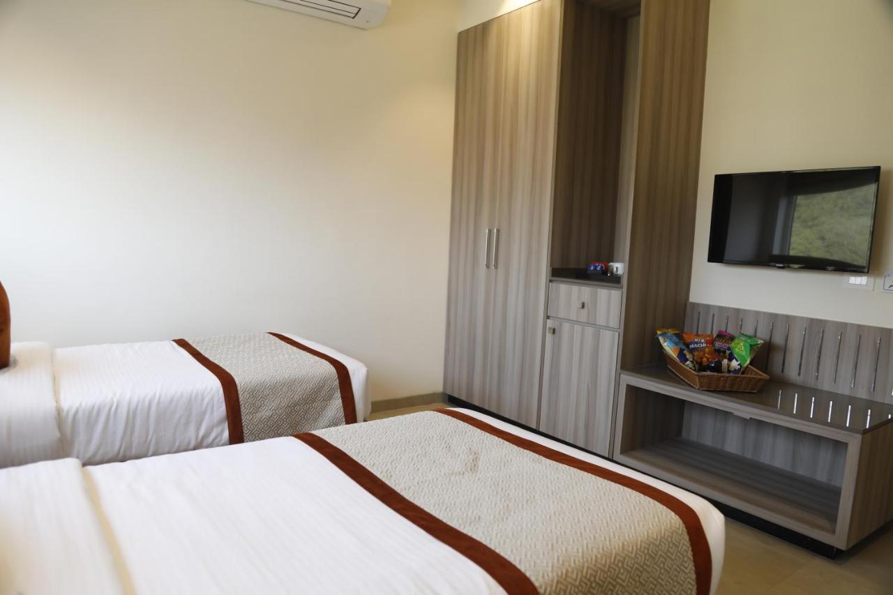 Hotel The Royal Vista Varanasi Luaran gambar