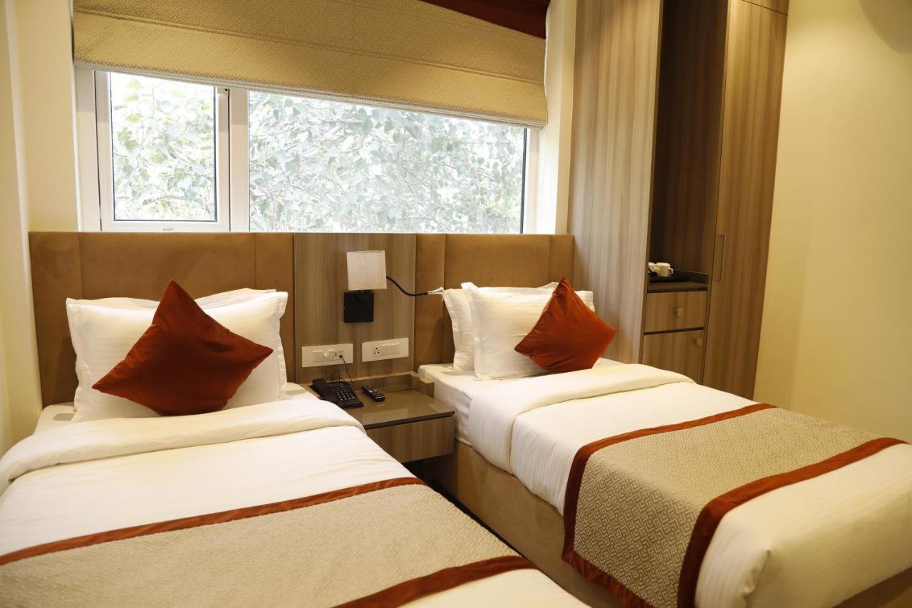 Hotel The Royal Vista Varanasi Luaran gambar