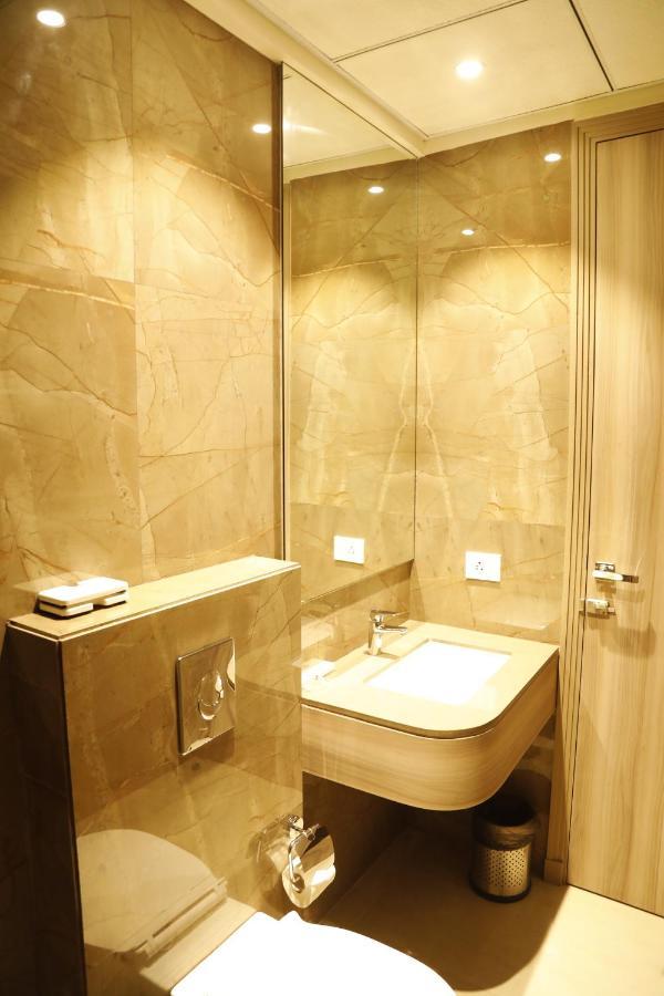 Hotel The Royal Vista Varanasi Luaran gambar