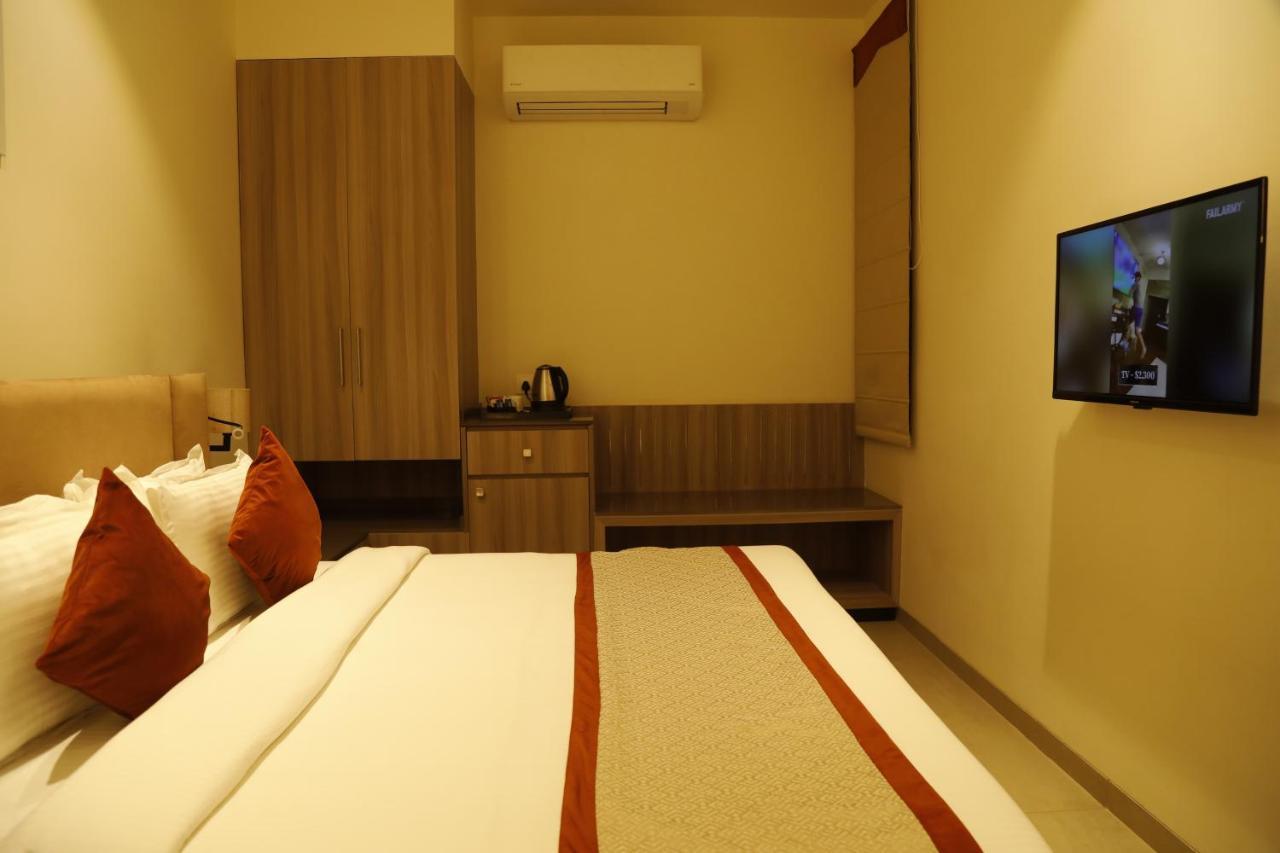 Hotel The Royal Vista Varanasi Luaran gambar
