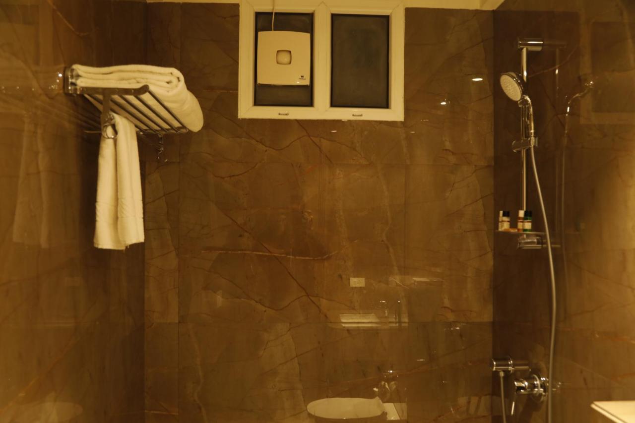 Hotel The Royal Vista Varanasi Luaran gambar