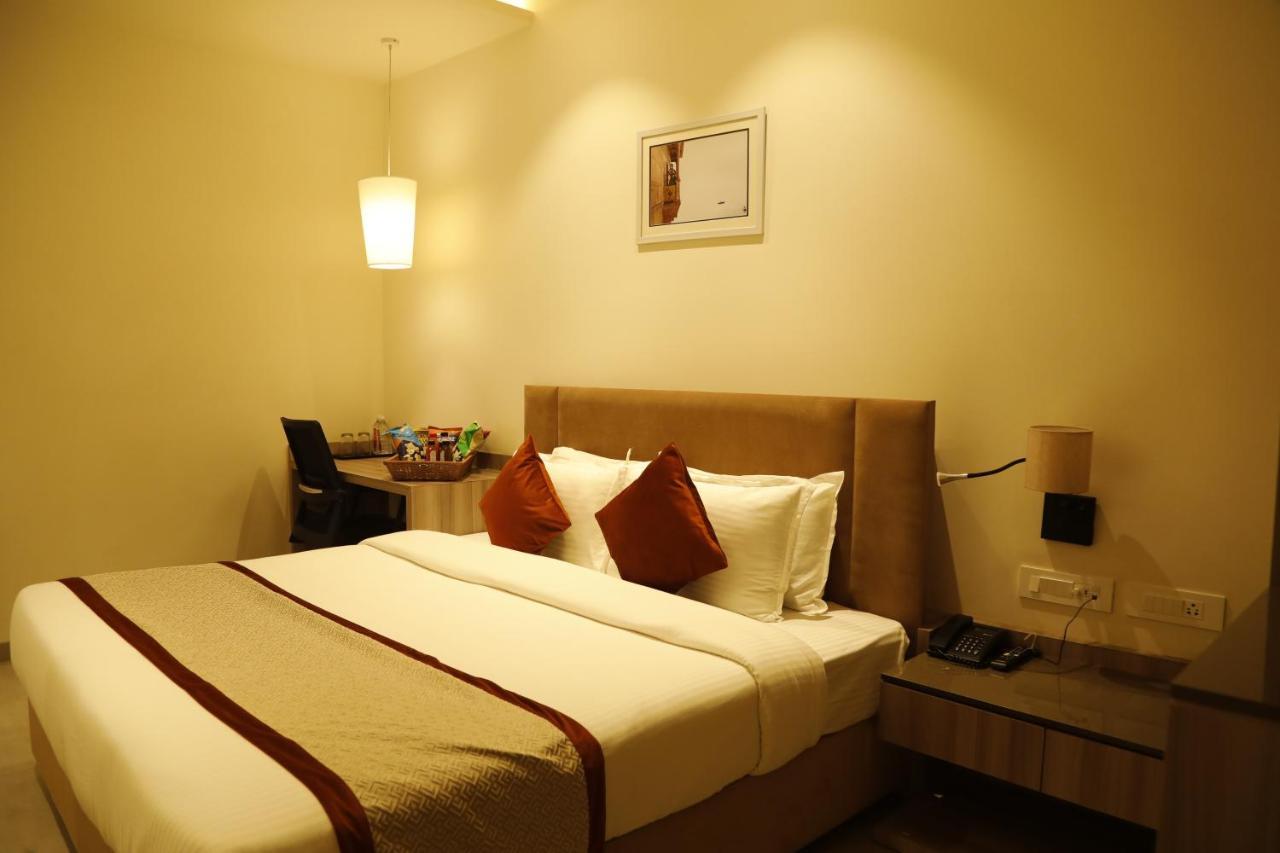 Hotel The Royal Vista Varanasi Luaran gambar