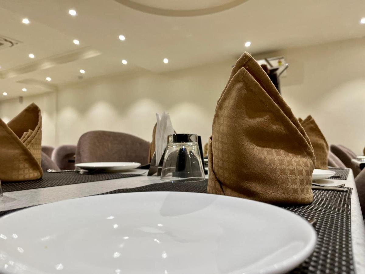 Hotel The Royal Vista Varanasi Luaran gambar