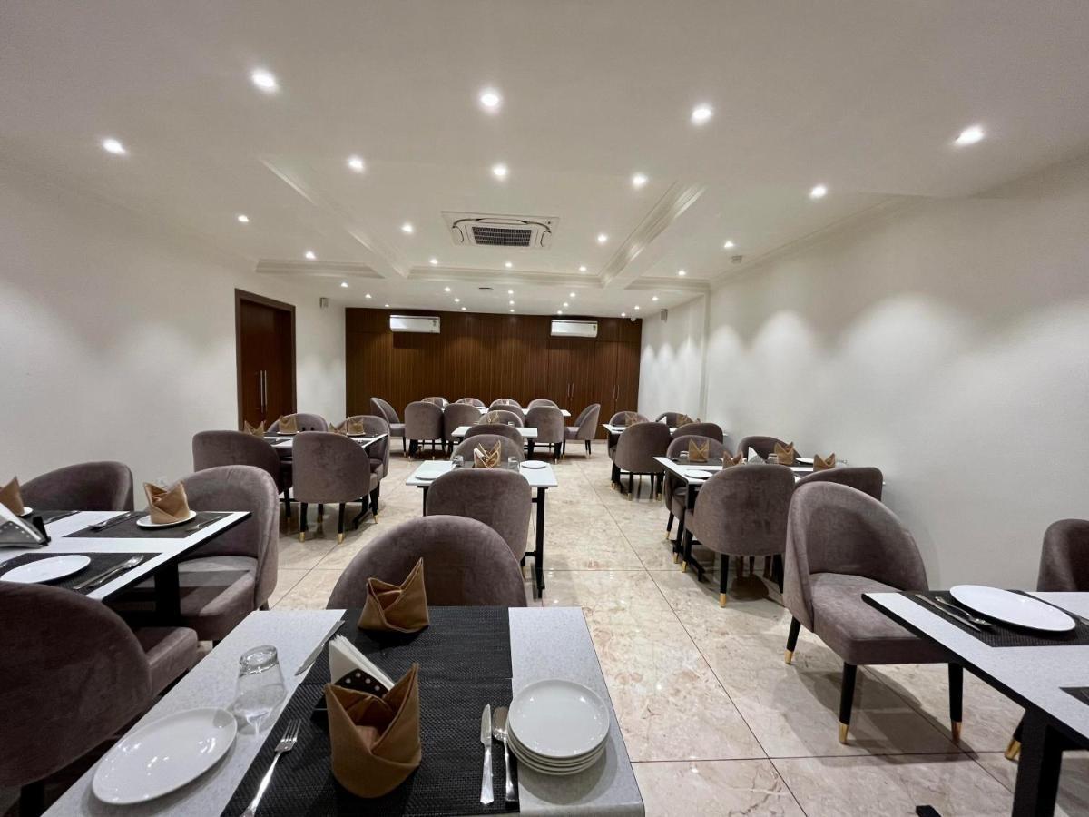 Hotel The Royal Vista Varanasi Luaran gambar