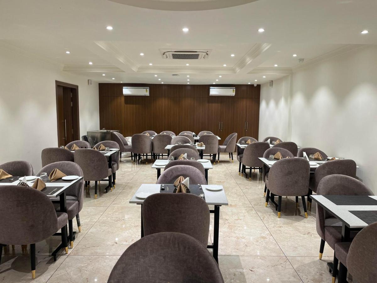 Hotel The Royal Vista Varanasi Luaran gambar