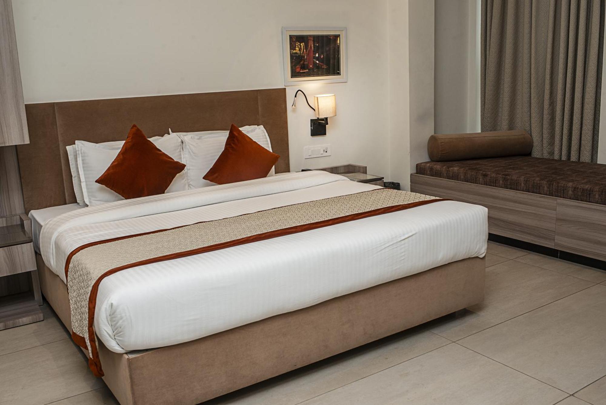 Hotel The Royal Vista Varanasi Luaran gambar