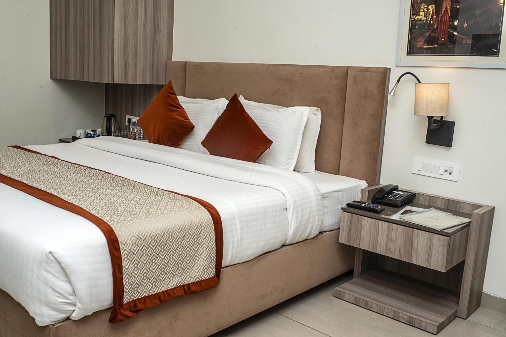 Hotel The Royal Vista Varanasi Luaran gambar