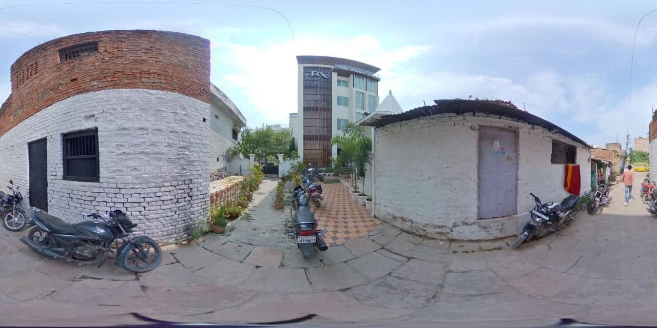 Hotel The Royal Vista Varanasi Luaran gambar